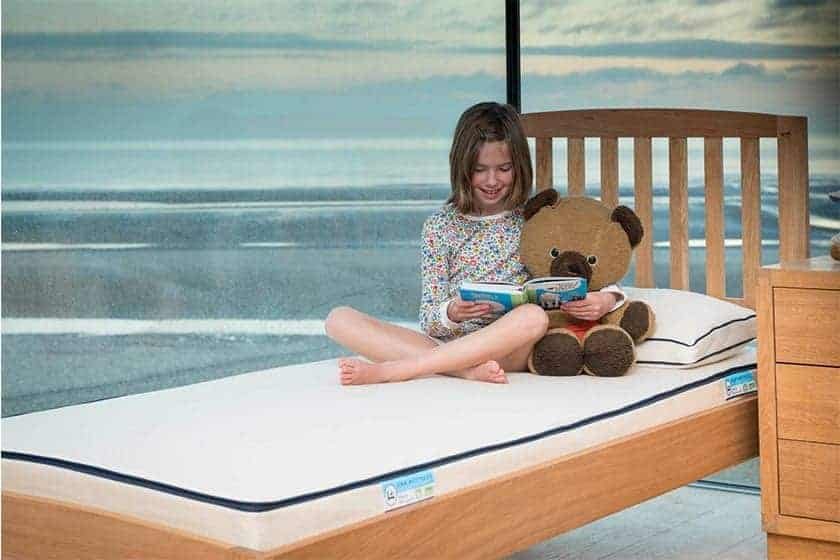 Una-natural-mattress-976-couple